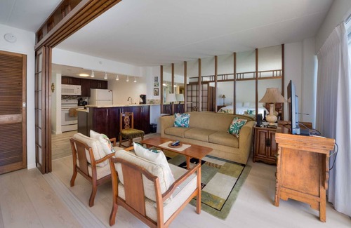 Waikiki Condo | Monthly Ilikai 1142 Ocean/Lagoon/ King Bed, Sofa Bed