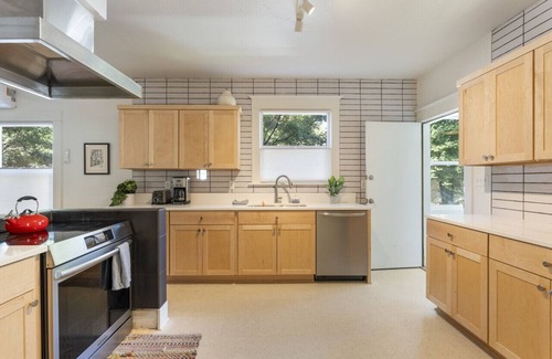 Hosford-Abernethy Apartment | Monthly Rental - 2BD Hideaway Private Apt!