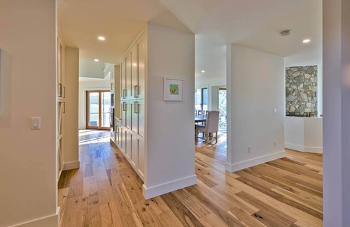 Central Okanagan House | MONTHLY RENTAL-BEAUTIFUL & RENOVATED LIKE NEW FURNISHED PRIVATE WATERFRONT OASIS
