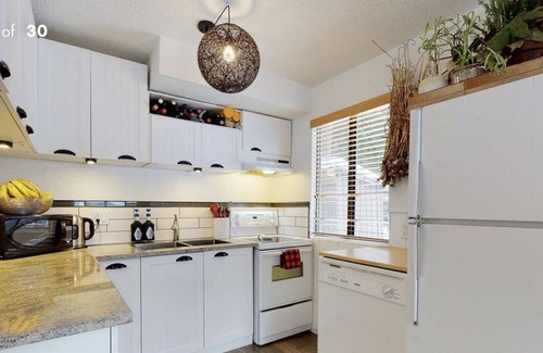 Alpine Meadows Cabin | Monthly Winter Whistler Cabin - Available for Christmas