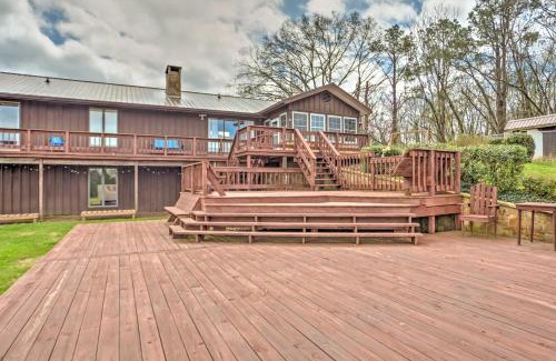 Mill Springs House | Monticello Home with Multi-Level Deck on 2 Acres!