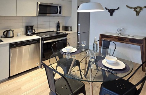 Ville-Marie Apartment | Montreal - Humaniti 1B