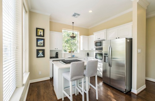 Neartown Villa | Montrose Lodge by Dunyha