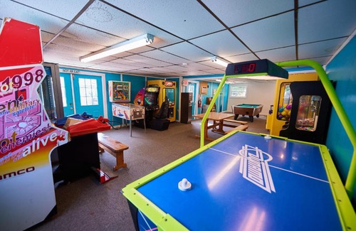 Moody Resort | Moody Beach Camping Resort 28 ft. Park Model 4