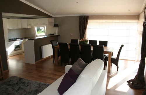 Breskens Ski Chalet | MOOIE CHALET OP 5 MINUTEN VAN ZEE EN STRAND