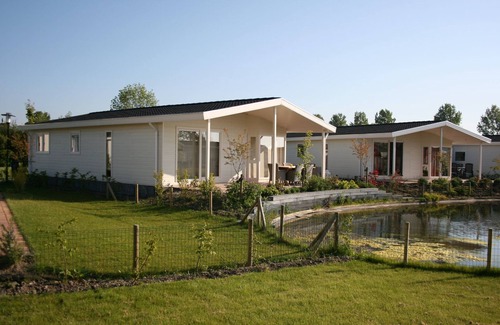 Breskens Ski Chalet | MOOIE CHALET OP 5 MINUTEN VAN ZEE EN STRAND