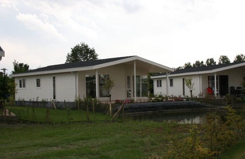 Breskens Ski Chalet | MOOIE CHALET OP 5 MINUTEN VAN ZEE EN STRAND