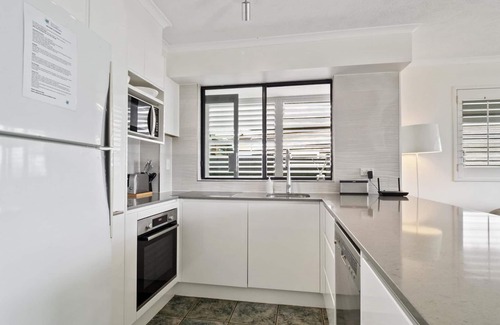 Point Lookout Apartment | Mooloomba Two | 3 bed 2 bath | Cylinder Beachfront