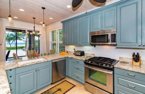 Rum Point House | Moon Kai home