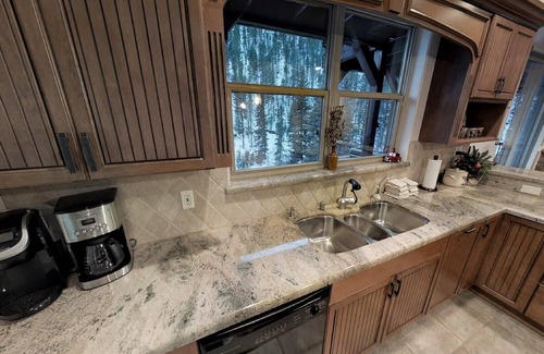 Red River House | Moon River - Newly Renovated - On the River - Secluded - Washer/Dryer - Hot Tub