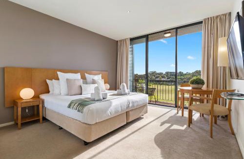 Fingal Apartment | Moonah Links Apartments - Fairway Views, Golf, Hot Springs