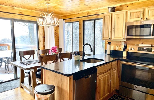 Chalet Village Ski Chalet | MoonDancer Chalet - Surreal views of Mt. LeConte/Downtown Gatlinburg 2BR/2BA