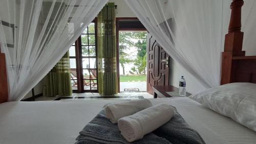 Dickwella Hotel | Moonlight beach