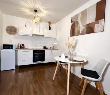 Argenteuil Apartment | "MoonLighT" Gare à 10min de PARIS, WIFI, TERRASSE , PARKING