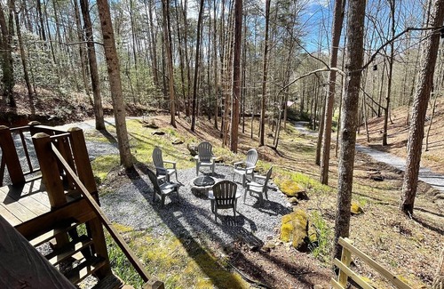 Murphy Cabin | Moonlight Holler - enjoy privacy in this cute mountain cabin!