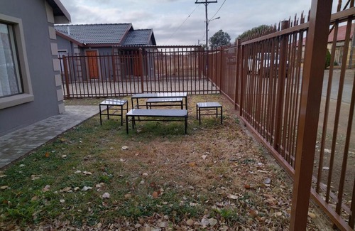 Mangaung Bed & Breakfast | Moonlight Inn 207 unit 2C