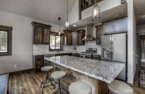 Deadwood Cabin | Moonlight Ridge- Cozy Black hills getaway w/private hot tub!