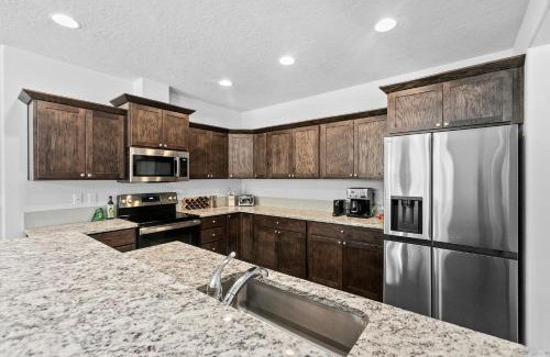 Three Rivers Apartment | Moonlit Forest Retreat - Fireside Nights