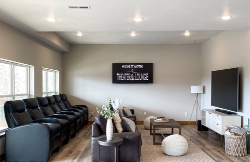 Hollister House | Moonlit Waters | Private Swim Spa, Heated Indoor Pool, Theatre, Dog-friendly