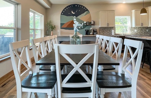 Hollister House | Moonlit Waters | Private Swim Spa, Heated Indoor Pool, Theatre, Dog-friendly