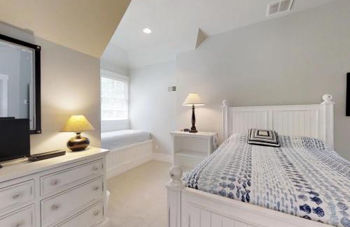 Folly Field House | Moonshell