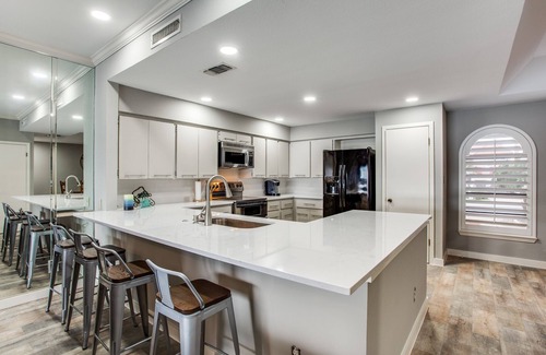 Horseshoe Bay House | Moonshine Cove
