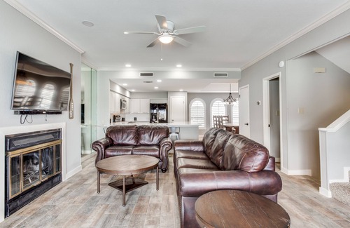 Horseshoe Bay House | Moonshine Cove