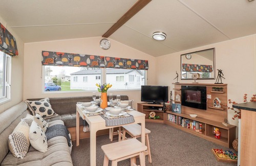 St Margaret's at Cliffe Cottage | MOONSTONE LODGE, pet friendly in St Margaret's At Cliffe