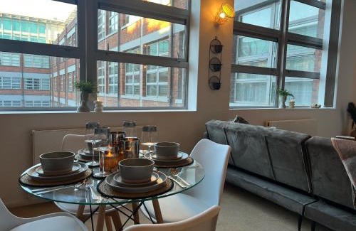 Birmingham City Centre Apartment | MoonStone Loft -Wyndale -1BR W/Private Parking
