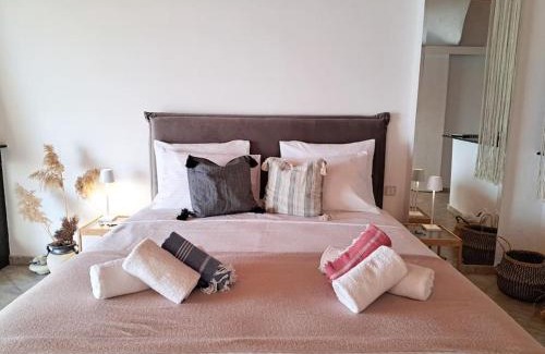Kokinos Pirgos Apartment | Moonstone Seafront Suite