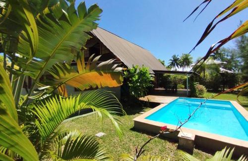 Tiahura Villa | Moorea Pool & Lagoon House