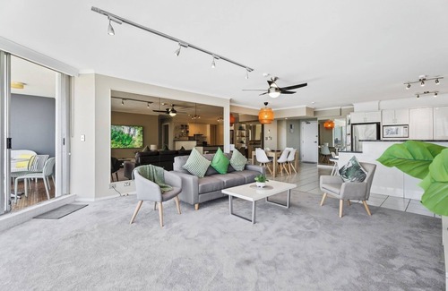 Surfers Paradise Apartment | Moorings - HR Surfers Paradise