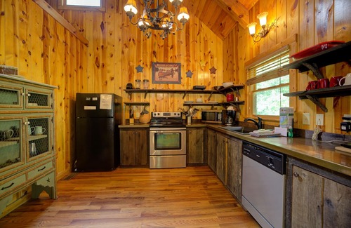 Sautee Nacoochee Cabin | Moose Creek Lodge - The Perfect Romantic Getaway!