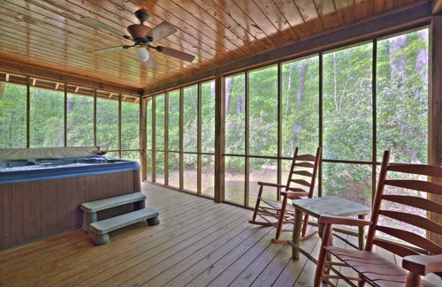 Sautee Nacoochee Cabin | Moose Creek Lodge - The Perfect Romantic Getaway!