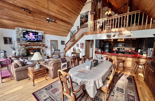 Newland Ski Chalet | Moose Head Lodge in Linville Land Harbor on Lake View