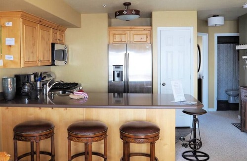Liberty Condo | Moose Hollow Adventure Lodge - End Unit