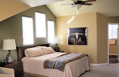 Liberty Condo | Moose Hollow Adventure Lodge - End Unit