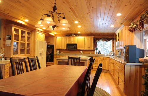 Island Park House | Moose Hoose-7 bedroom/5 bath. Only 25 minutes to Yellowstone NP. Sleeps 20-30.