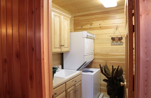 Island Park House | Moose Hoose-7 bedroom/5 bath. Only 25 minutes to Yellowstone NP. Sleeps 20-30.
