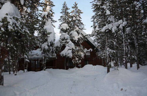 Island Park House | Moose Hoose-7 bedroom/5 bath. Only 25 minutes to Yellowstone NP. Sleeps 20-30.
