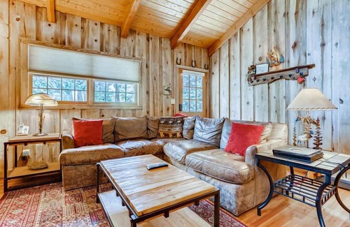 Weisshorn Cabin | Moose Hut Cabin: Dog Friendly, Shared Hot Tub!
