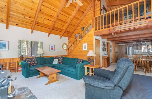 Arnold Cabin | Moose Lodge- Sleeps 12