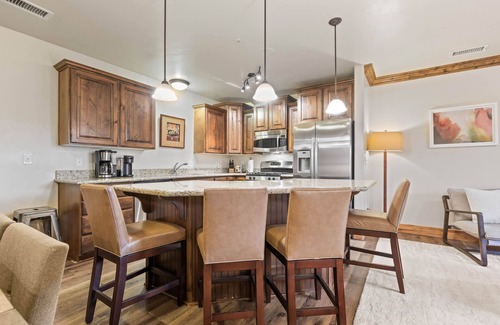 Bear Hollow Village Condo | Moose Mgmt at Bear Hollow 4102 -Outdoor Patio with Grill-Work space-Pool-Hot Tub