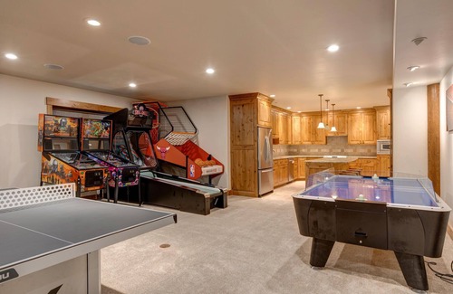 Oakley House | Moose Mgmt at Trail Creek Canyon 1055: Experience of a Lifetime!