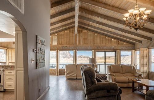 Moovalya Keys House | Moovalya Keys Riverfront Room for all