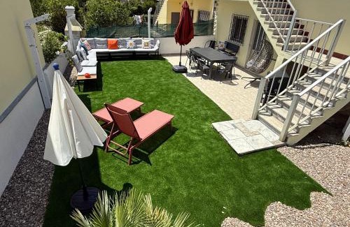 Charneca de Caparica e Sobreda House | Moradia Surf 4 Quartos com escada e Jardim