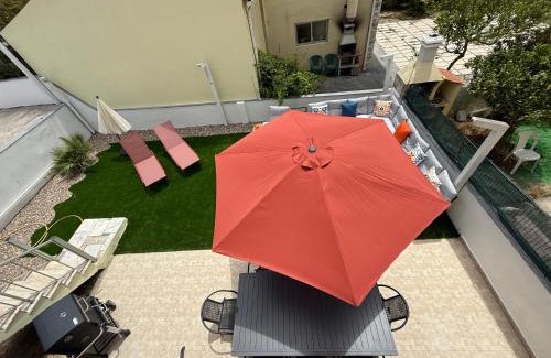 Charneca de Caparica e Sobreda House | Moradia Surf 4 Quartos com escada e Jardim