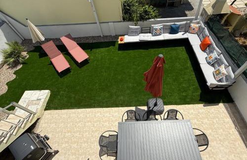 Charneca de Caparica e Sobreda House | Moradia Surf 4 Quartos com escada e Jardim