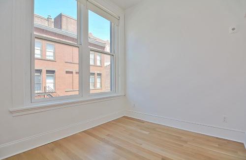 Downtown Apartment | Morden Suite with Kitchen, Sleeps 4 ,Near Brown and Hospitals