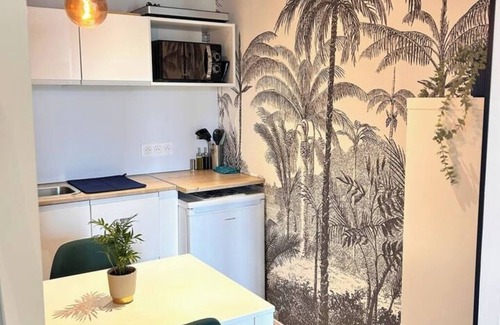 Saint-Martin-de-Londres Apartment | More.